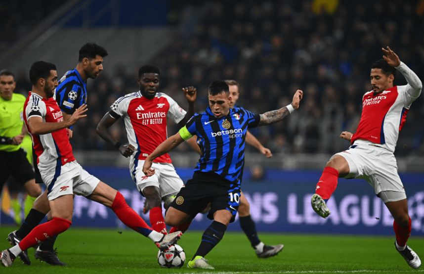 开云APP-费耶诺德发布备战花絮，今夜再遭质疑，荷甲任务艰巨，轮换策略成焦点(法乙升级赛规则)