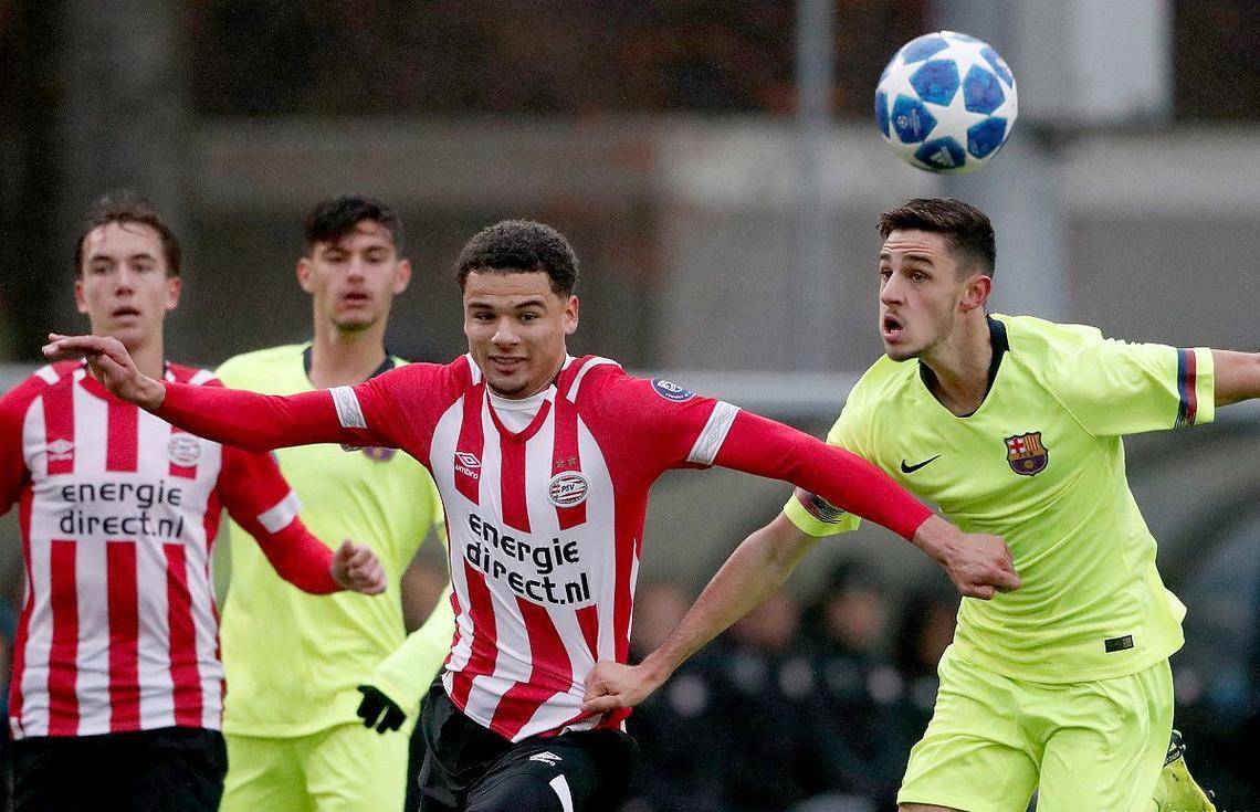 费耶诺德发布备战花絮，今夜再遭质疑，荷甲任务艰巨，轮换策略成焦点(法乙升级赛规则)